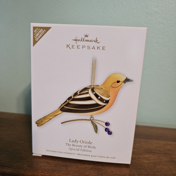 Hallmark Lady Oriole - Picture 1 of 1